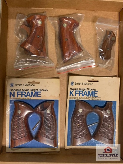 [555] Five sets of S&W Grips