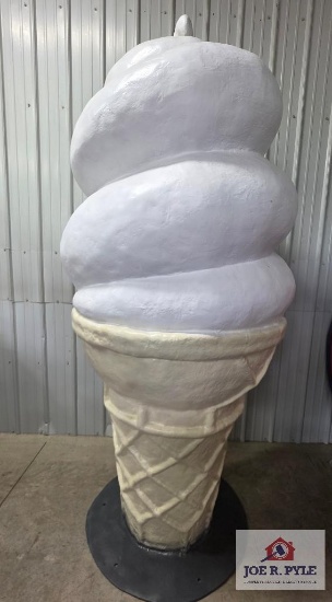 Approx. 8' ice cream cone