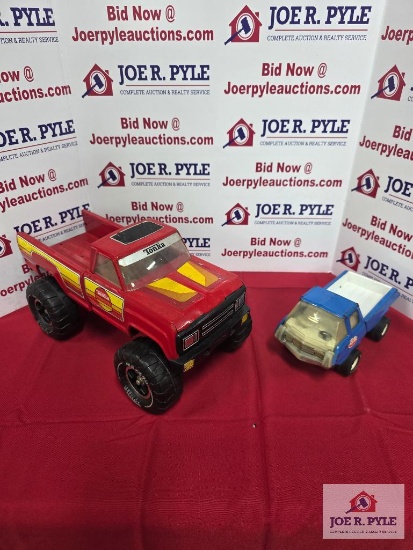 2 Tonka pickup trucks