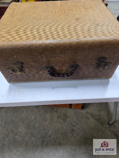Accordion with box