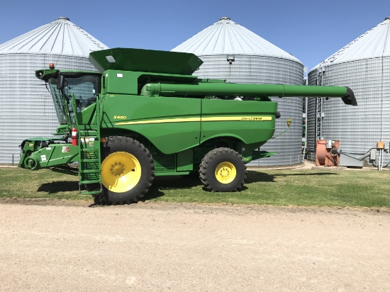 2013 John Deere S680 Combine