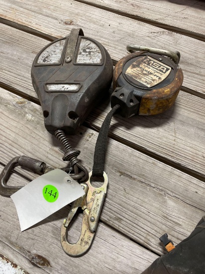 retractable?s for safety harness