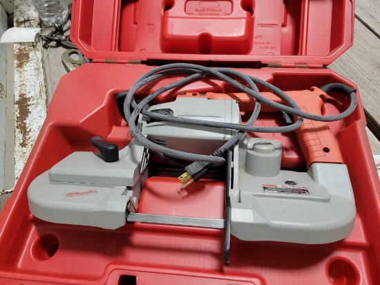 Milwaukee 7 in.  Pneumatic disc grinder