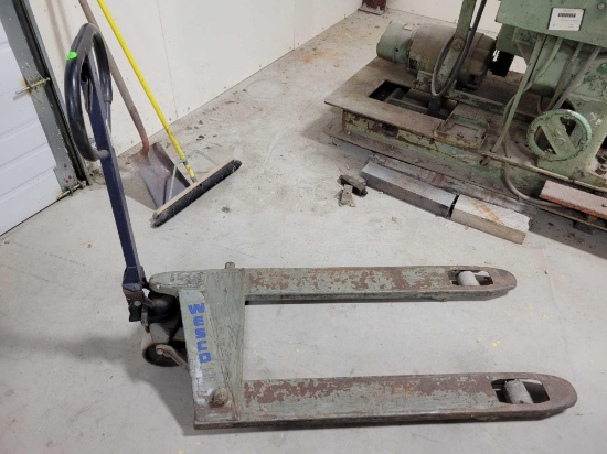 Wesco 5K lbs pallet jack