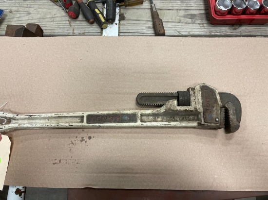 Pipe wrench