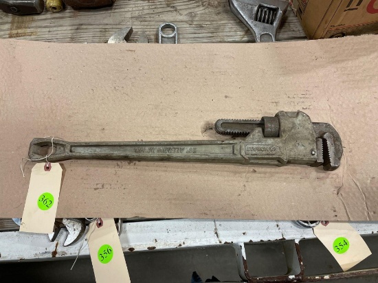 Pipe wrench