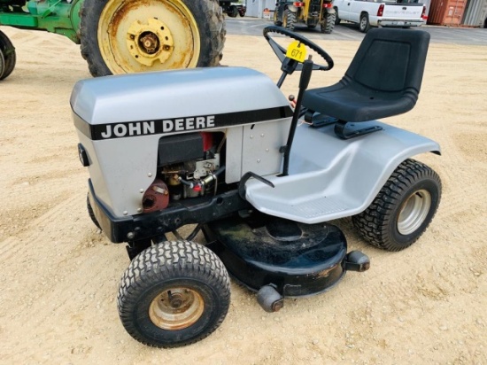 John Deere 111 Lawn Tractor