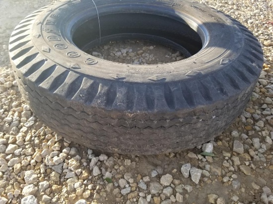 11 x 22.5 Tire