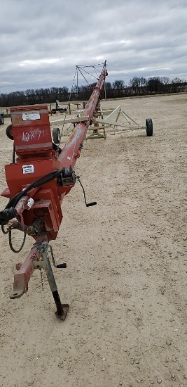 FARM KING 10 X 70 AUGER-HYDRAULIC RAISE & SWING