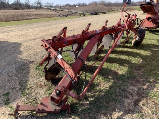 IH 720 5 Bottom Plow