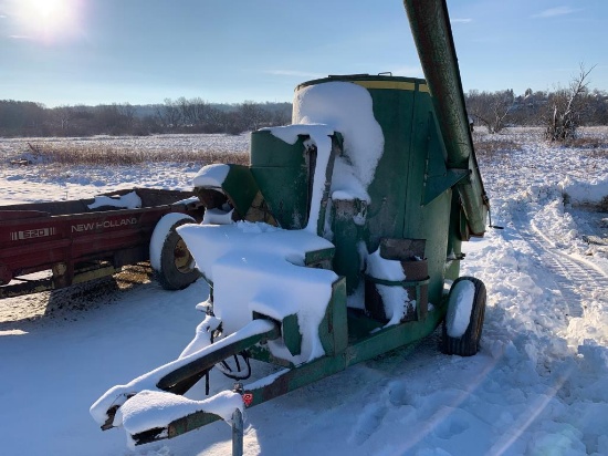 John Deere 750 Grinder Mixer