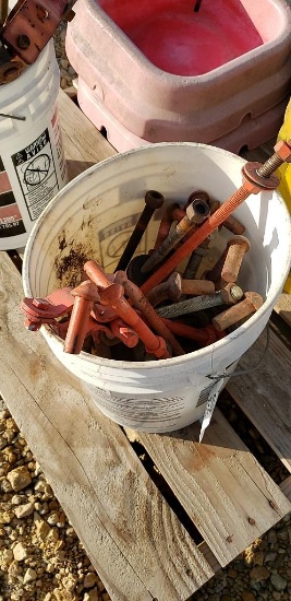 BUCKET OF GATE HINGES