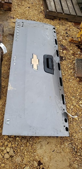 CHEVY TAILGATE