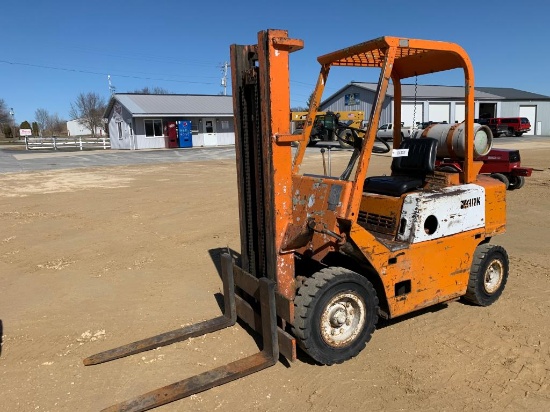Clark CHY40 Pneumatic Forklift