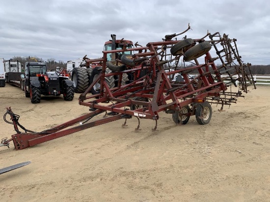 IH 4600 24' Cultivator