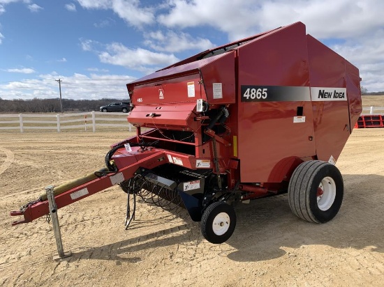 New Idea 4865 Round Baler