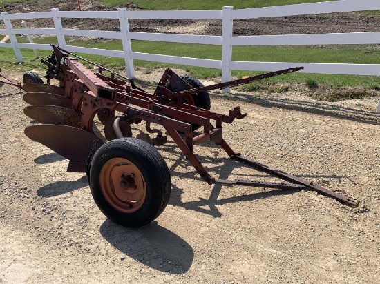 IH 4 Bottom Pull Type Plow