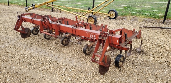 IH 4 ROW CULTIVATOR