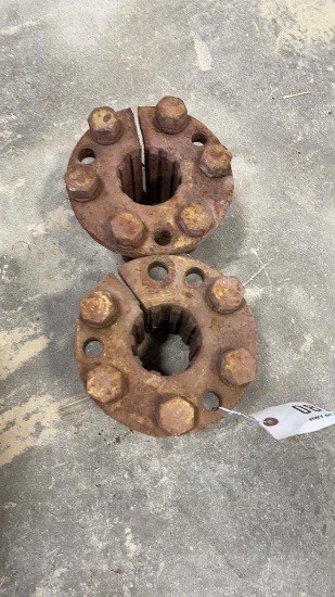 SET OF JOHN DEERE HUBS FOR 2 CYLINDER