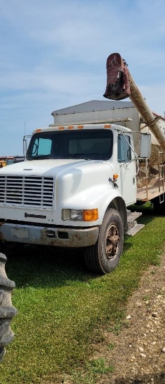 INTERNATIONAL BULK DELIVERY TRUCK - DIESEL