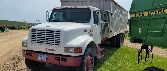 1999 INTERNATIONAL 4900 GRAIN TRUCK