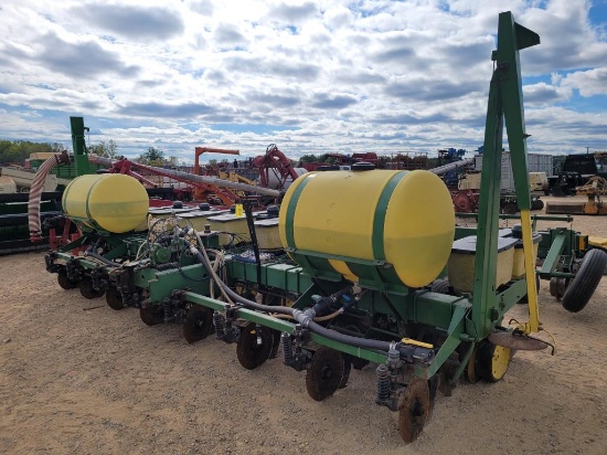John Deere 7000 8R Planter