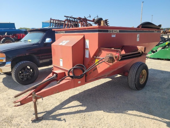Gehl 7190 Feed Wagon