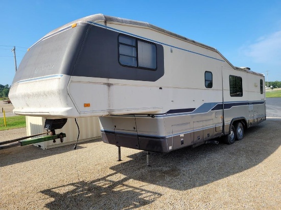 1991 Avion 33' Gooseneck Camper Trailer