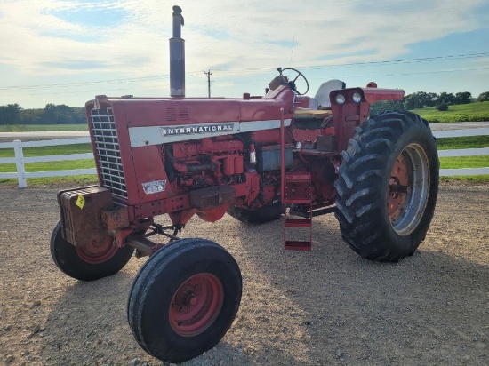 International 856 Tractor