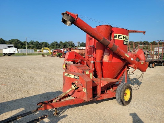 Gehl MX100 Grinder Mixer