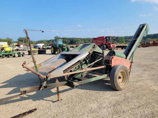 New Idea 324 2R Corn Picker