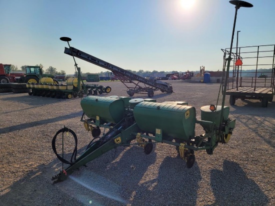 John Deere 494 4R Planter