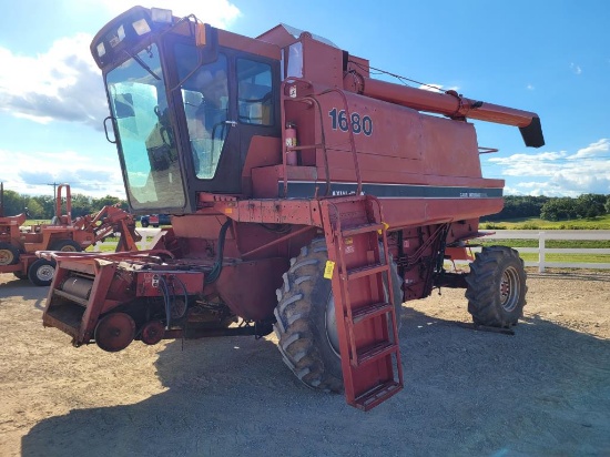 Case IH 1680 Combine