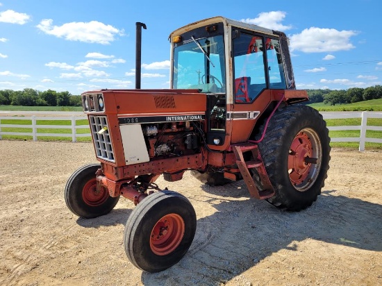 International 1086 Tractor
