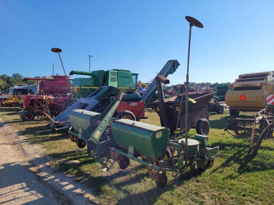 John Deere 495A Corn Planter