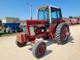 International 1086 Tractor