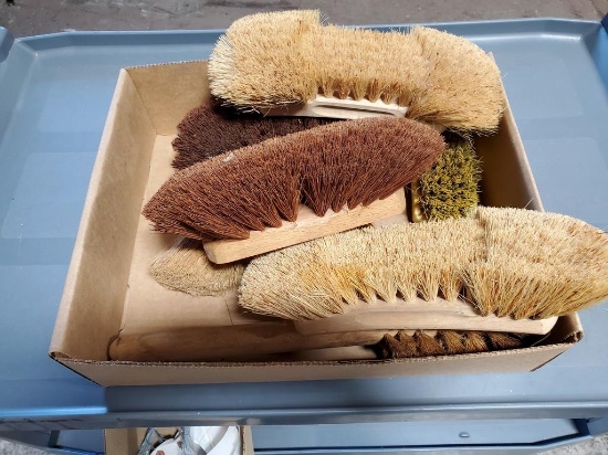 BOX OF HAND BRUSHES