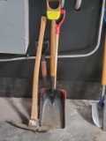 SHOVEL / HOE ANTIQUE HAND TOOLS