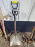 3 SHOVELS HAND TOOLS