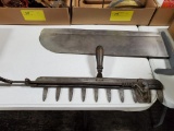 ANTIQUE HEDGE TRIMMER / DIVIDER