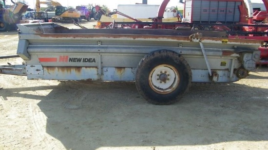 NEW IDEA 3626 MANURE SPREADER