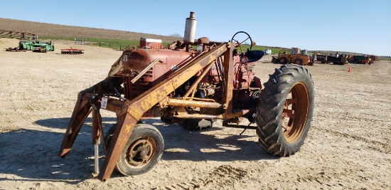 FARMALL 400 TRACTOR-GAS, 2PT HITCH