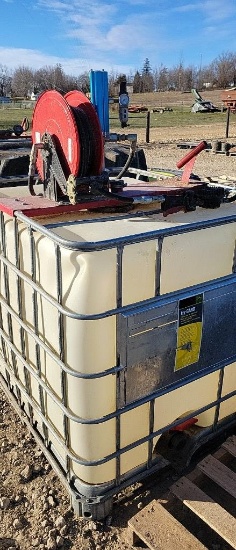 TOTE W/ AIR PUMP & REEL USED FOR OIL