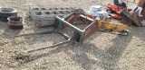 HYDRAULIC LOADER FRAME WITH BALE SPEAR