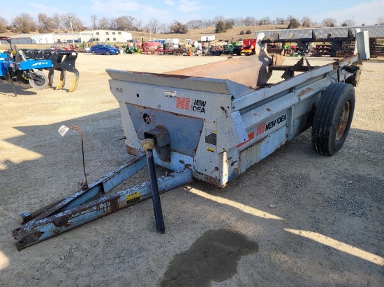 New Idea 3622 Manure Spreader