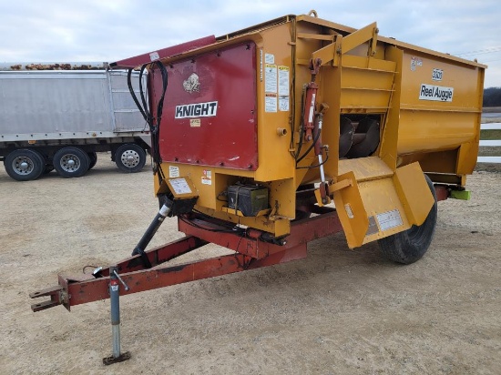 Knight 3300 Reel Augie Mixer Wagon
