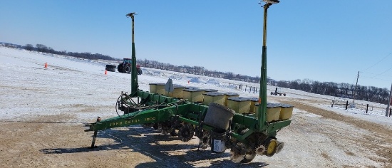 JOHN DEERE 7000 6 ROW PLANTER - 30" ROWS