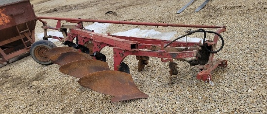 INTERNATIONAL 540 4 BOTTOM PLOW
