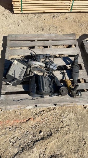 PALLET OF MISC RADIOS AND HAND TOOLS