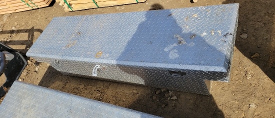 ALUMINUM DIAMOND PLATE TRUCK TOOL BOX